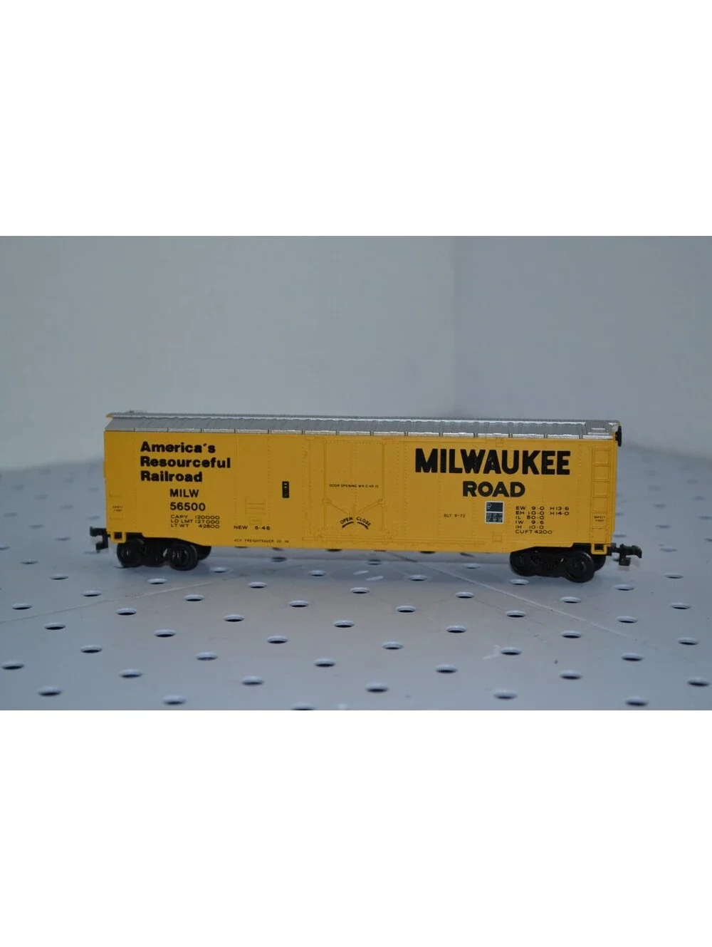 Vintage Box Cars HO Scale Lot of 3 Bachmann Tyco Burlington, Milwaukee, Swift
